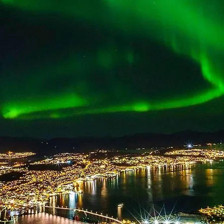 Cozy With 2 Bedrooms *