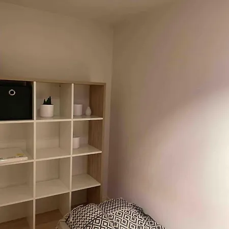 Cozy With 2 Bedrooms شقة