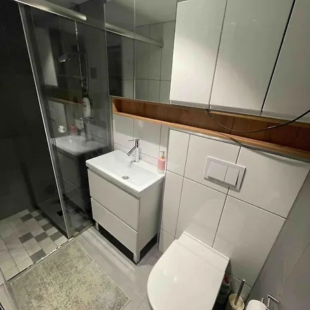 Cozy With 2 Bedrooms شقة ترومسو