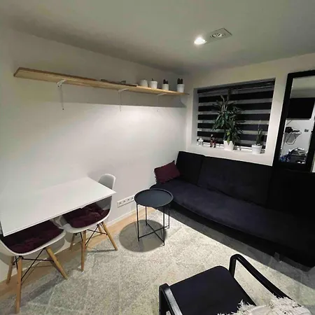 Cozy With 2 Bedrooms *