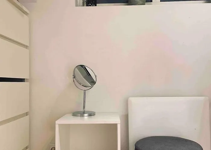 Cozy With 2 Bedrooms Apartment